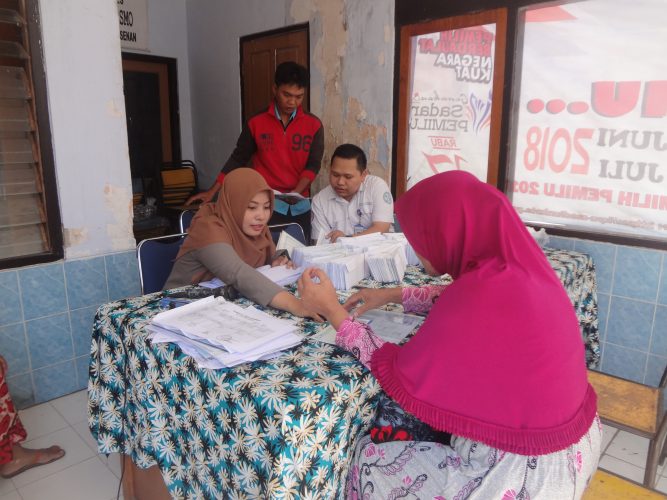 Pendistribusi Kartu KIS – PBID Tahap I UHC (Universal Health Coverage) Kelurahan Josenan